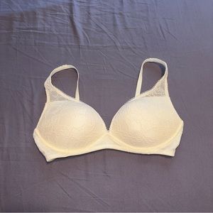 NWOT NEVER WORN Uniqlo White Padded Lace Bra